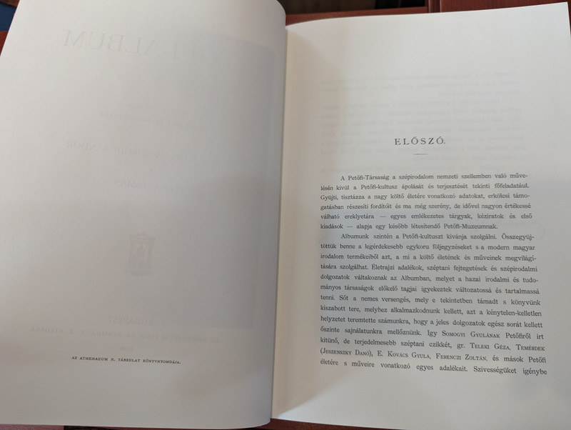 Petőfi Album  Kiadja a Jetöfi Társaság  A PETŐFI-TÁRSASÁG MEGBIZÁSÁBÓL SZERKESZTETTÉK  BARTÓK LAJOS, ENDRŐDI SÁNDOR ÉS SZANA TAMÁS  BUDAPEST AZ ATHENAEUM IROD. ÉS NYOMDAI R. T. KIADÁSA 1898  Kossuth Kiadó 2022.  Hardcover