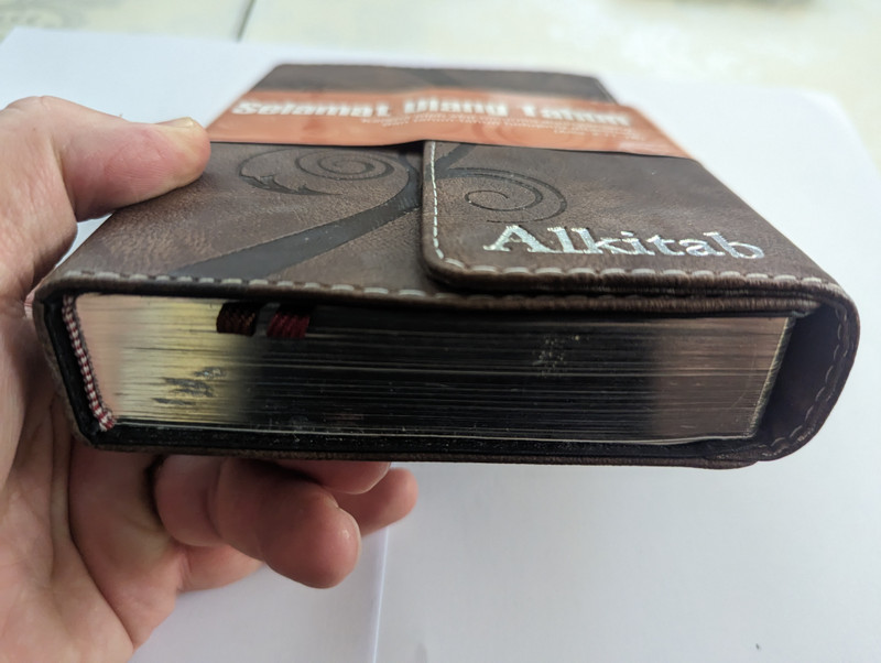 Alkitab  Indonesian Bible  Selamat Ulang Tahun - Karena oleh aku umurmu diperpanjang, dan tahun-tahun hidupmu ditambah. (Ams. 911, TB)  Leather Bound with Magnetic Flap  Happy Birthday Edition