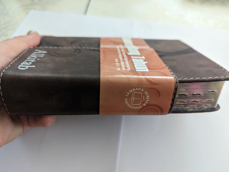Alkitab  Indonesian Bible  Selamat Ulang Tahun - Karena oleh aku umurmu diperpanjang, dan tahun-tahun hidupmu ditambah. (Ams. 911, TB)  Leather Bound with Magnetic Flap  Happy Birthday Edition