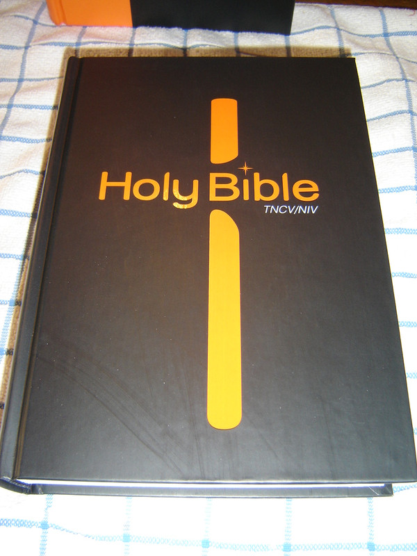  Thai - English Bible Bilingual Diglot / Orange Cross Large Size / TNCV-NIV ( 9786167214368)