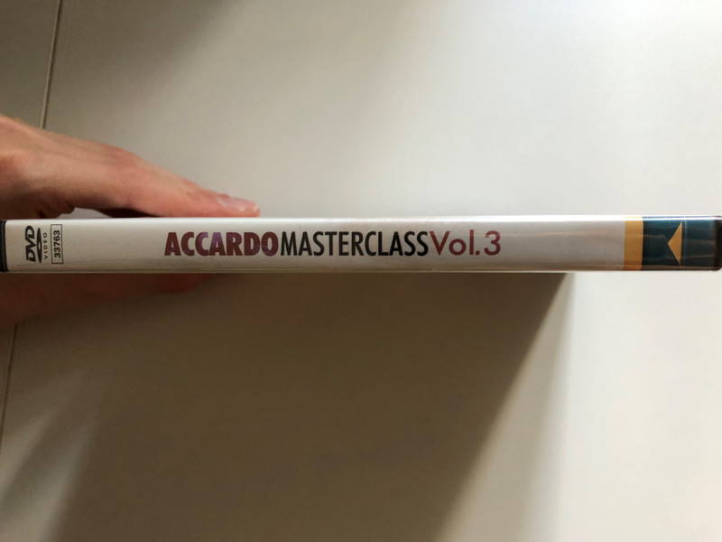 Salvatore Accardo Masterclass, Vol. 3 / Szymanowski Nocturne and Tarantella Op. 28 / Kim Da Min, violin J.S. Bach Chaconne Catherine Demetz, violin / Recorded at: Accademia Walter Stauffer, Cremona, March 2012 / DVD (8007144337636)