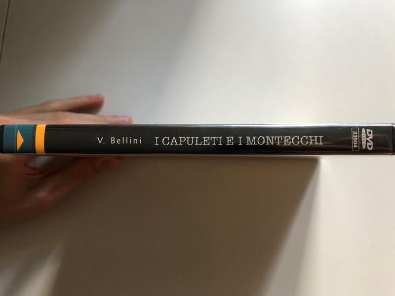Bellini: I Capuleti E I Montecchi / Drama in two acts - Libretto by Felice Romani / International Orchestra of Italy Conductor: Luciano Acocella / Bratislava Chamber Chorus Chorus Master: Pavol Procházka / DVD (8007144335045)