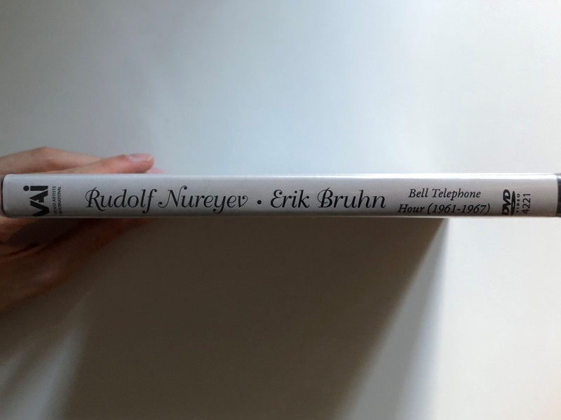 Rudolf Nureyev & Erik Bruhn: Their Complete Bell Telephone Hour Performances / The Bell Telephone Hour Orchestra conducted by Donald Voorhees / Packaging & Design ©2002 Video Artists International, Inc. / DVD (089948422198)