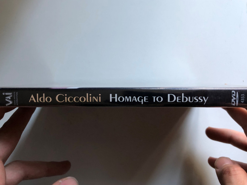 Aldo Ciccolini: Homage to Debussy / Aldo Ciccolini, piano / Live Concert 1987, Teatro alla Scala, Milan / PACKAGING, DESIGN AND DVD AUTHORING © 2005 VIDEO ARTISTS INTERNATIONAL, INC. / DVD (089948435396)