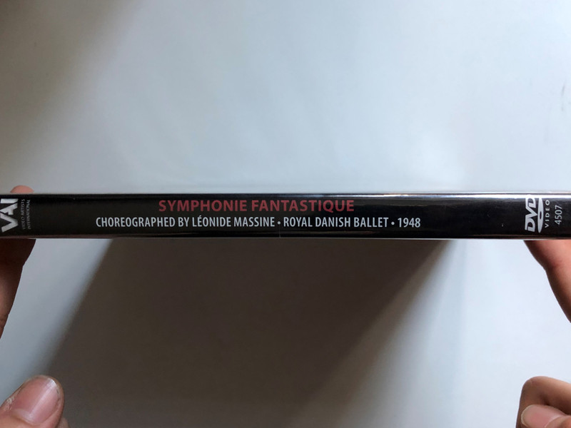 Berlioz: Symphonie Fantastique / The ballet is shown in two views - full stage / Royal Danish Ballet / Music synchronized by Niels Bjørn Larsen / Pianist: William Hicks / Film and DVD produced by Dance Film Archive, Ohio State University / DVD (089948450894)