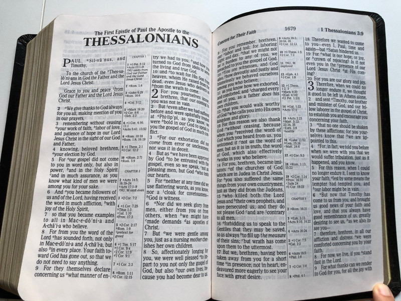 Giant Print CENTER-COLUMN REFERENCE BIBLE / New King James Version / Thomas Nelson, 1994 / Leather Cover (9780840708564)