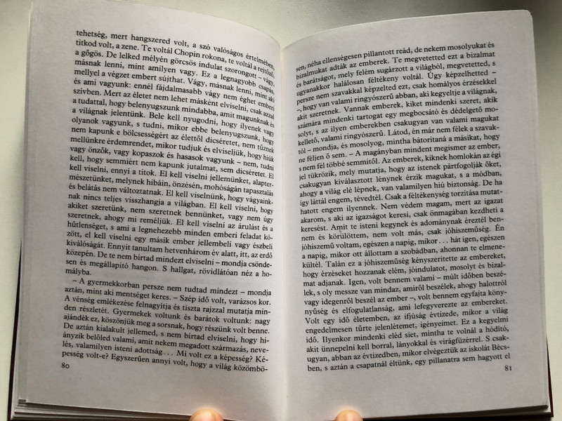 A GYERTYÁK CSONKIG ÉGNEK - MÁRAI SÁNDOR  HELIKON Kiado, 2000  Hardcover (9799632086803)