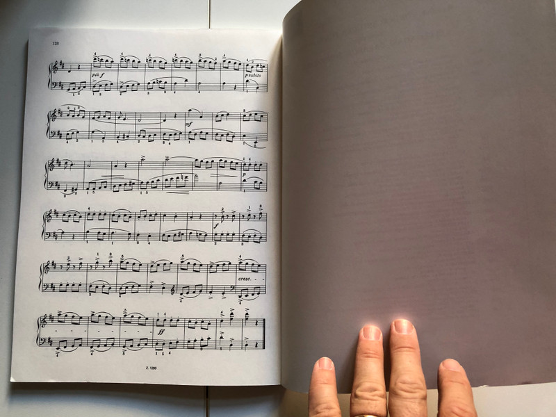 Sonatinensammlung für Klavier  Sonatina Collection for piano  Szonatinagyűjtemény zongorára  Zusammengestellt von - Compiled by - Összeállította H. HOFMANN Vilma  EDITIO MUSICA BUDAPEST, 1953  Z. 1280  Paperback (Z. 1280)