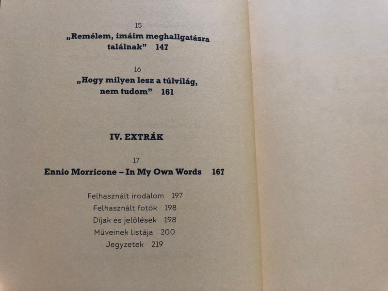 A MAESTRO Exkluzív beszélgetés Ennio Morriconéval, a filmzene halhatatlan legendájával (An exclusive conversation with Ennio Morricone, the immortal legend of film music) by Király Levente / Publisher: Macro-Media Bt. (9786150088488)