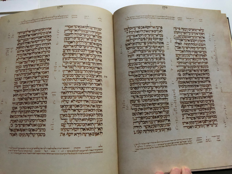 Lisbon Bible, 1482: British Library Or. 2626 (Hebrew Edition) / Published in 1988 by Nahar-Miskal / Printed and bound in Israel / Reproductions © 1988 Nahar-Miskal, Tel-Aviv, and the British Library Board, London (9653600044)