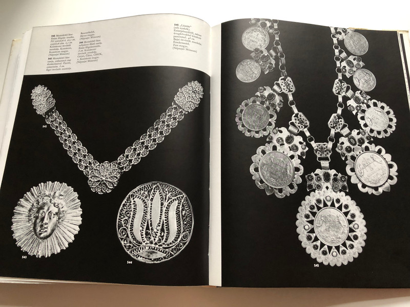 Magyar népművészet (Hungarian folk art) by Fél Edit, Hofer Tamás / Tájak és emberek, templom, temető, vallásos plasztika, faluk és házak, edények, használati eszközök, házbelső, bútor, pásztorművészet, kerámia, öltözetek, hímzés, szőttes, ékszer (9631307972)
