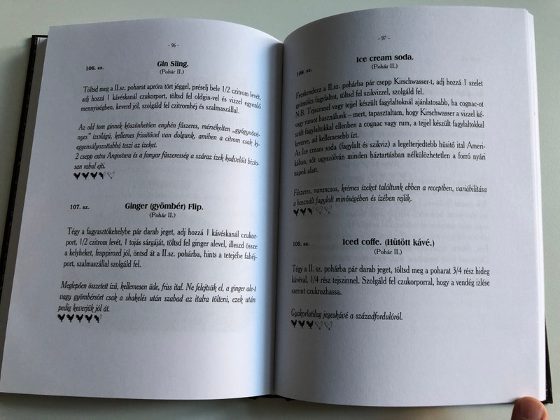 AMERICAN BAR  Útmutató az amerikai hüsitő és hevitő italok készítéséhez  Aczél Miksa  Ara 2 korona.  Boook Kiadó Kft.  DVD Included  Hardcover (9789630808538)