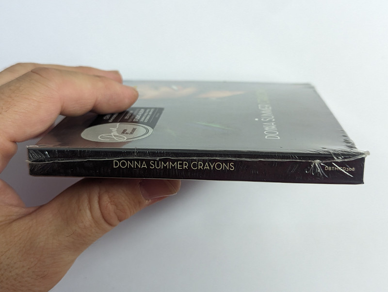 Donna Summer – Crayons / 3CD Edition Featuring The Original Studio Album, 20 Bonus Single Mixes & Extensive Liner Notes / Driven By The Music 3x Audio CD 2016 / DBTMCD 308 