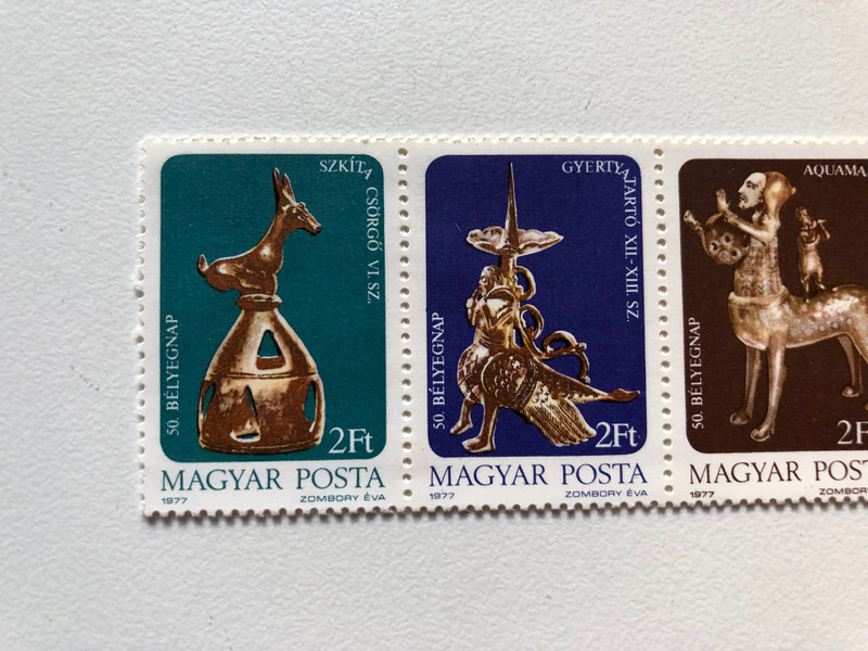 MAGYAR POSTA / 1977 ZOMBORY EVA / 50. BÉLYEGNAP (50. STAMP DAY) / SZKITA CSÖRGŐ VI. SZ - GYERTYA TARTO XII-XIII. SZ - AQUAMAL NILE XIII. SZ - ARANIKOR PUSZ XI. SZ. KÖZEPE / Stamp (stampshun019)