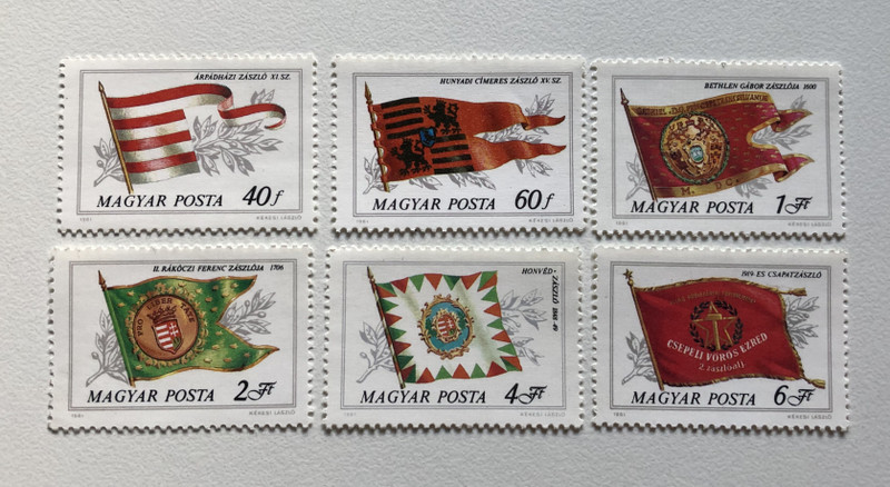 MAGYAR POSTA  SEES LASTO 1981  ÁRPÁDHÁZI ZÁSZLÓ XI.52  HUNYADI CIMERES ZÁSZLÓ XV. SZ  BETHLEN GABOR ZÁSZLÓJA 1800  URÁKÓCZI FERENC ZÁSZLÓJA 1706  HONVED-ZAZSIO 1848-1849  1919-ES CSAPATZASZLO  Stamp (stampshun028)