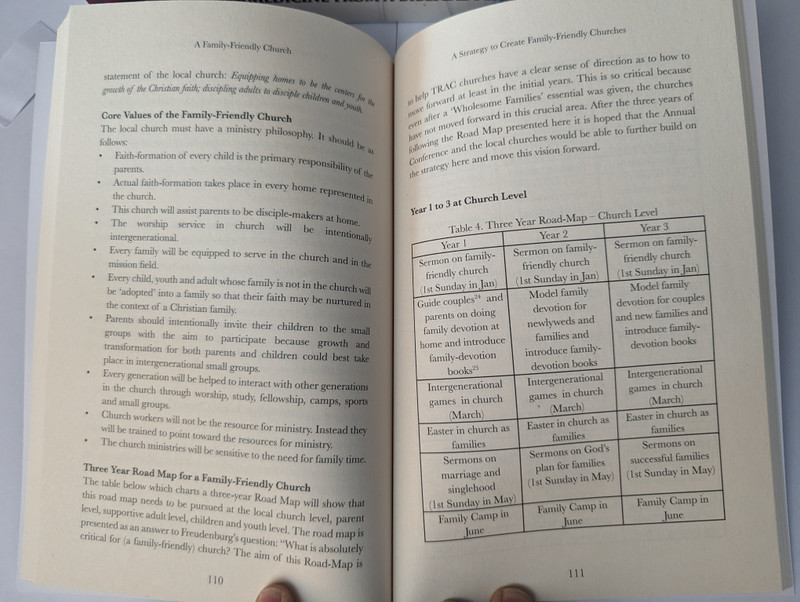 A Family-Friendly Church - Home and Church Joining Hands by T. JEYAKUMAR / Importance of faith, community, and service (9789670536446)