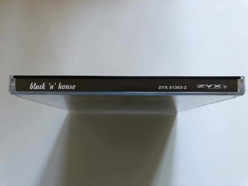 black'n'house  incl. sat-r-day, ian pooley, only paradise, isaac hayes, the underdog project, ...and more  2 CDs  Audio CD (090204971534)