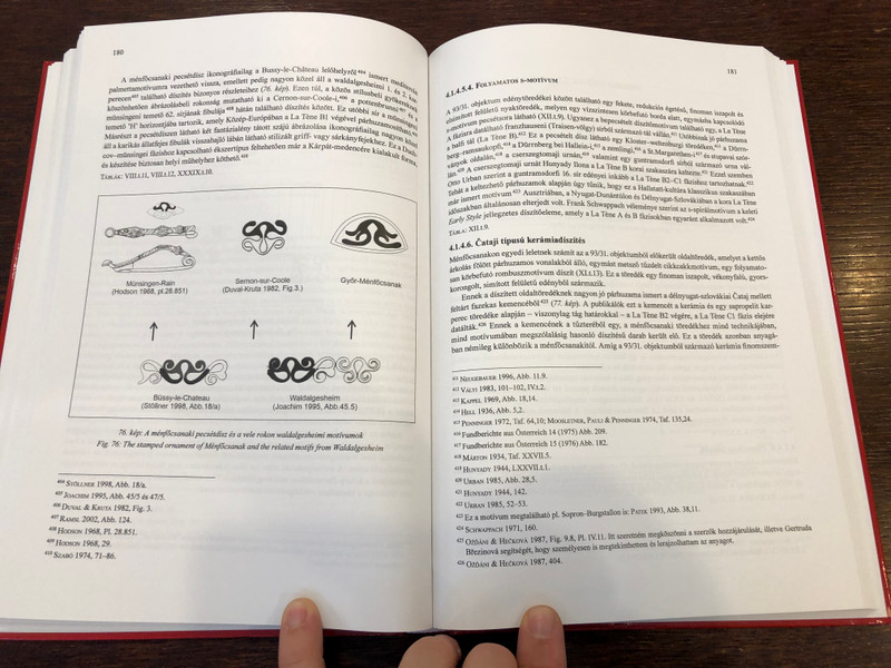 KELTA FALU GYŐR HATÁRÁBAN - A MÉNFŐCSANAKI KÉSŐ VASKORI TELEPÜLÉS  A CELTIC VILLAGE IN NORTH-WEST HUNGARY  Tankó Károly  ARCHAEOLINGUA - STUDIEN ZUR EISENZEIT IM OSTALPENRAUM  Hardcover (9786155766411)