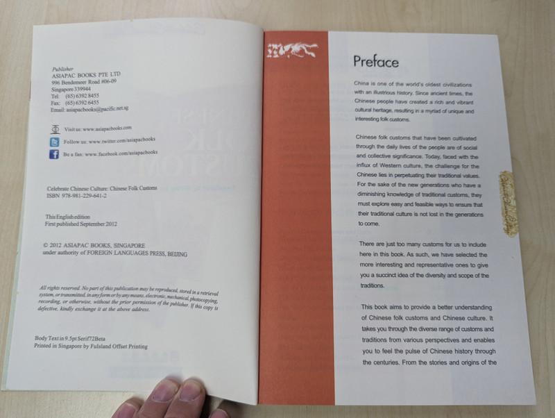 Chinese Folk Customs / Written by Asiapac Books/Foreign Language Press / Illustrated by Asiapac Editorial / Asiapac Books / Paperback (9789812296412)