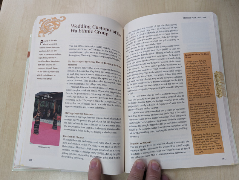 Chinese Folk Customs / Written by Asiapac Books/Foreign Language Press / Illustrated by Asiapac Editorial / Asiapac Books / Paperback (9789812296412)