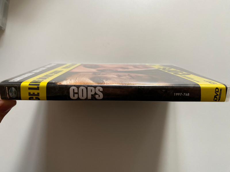 Cops / von Laser Paradise / DARSTELLER: CLAUDIO AMENDOLA, KIM ROSSI STUART / REGIE: GIULIO BASE MUSIK: OSCAR PRUDENTE / CLAUDIO AMENDOLA, MICHELE PLACIDO, KIM ROSSI STUART / DVD Video (4012019977682)