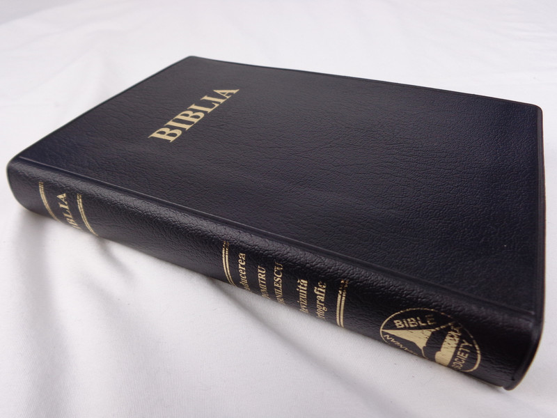 Black Vinyl Bound Romanian Bible / Biblia sau Sfanta Scriptura Cu Trimiteri