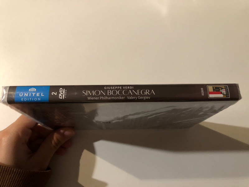 GIUSEPPE VERDI - SIMON BOCCANEGRA / Luca Salsi, Marina Rebeka, René Pape, Charles Castronovo / Wiener Philharmoniker / Conducted by Valery Gergiev / Staged by Andreas Kriegenburg / UNITEL EDITION / DVD Video (814337017668)