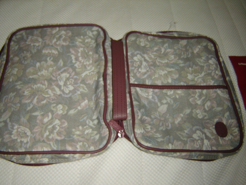 The Perfect Ladies Bible Case LARGE Size / D/Rose Tapestry PT 11DR / Fits Bibles 7'' X 9.5'' X 1'' 3/4