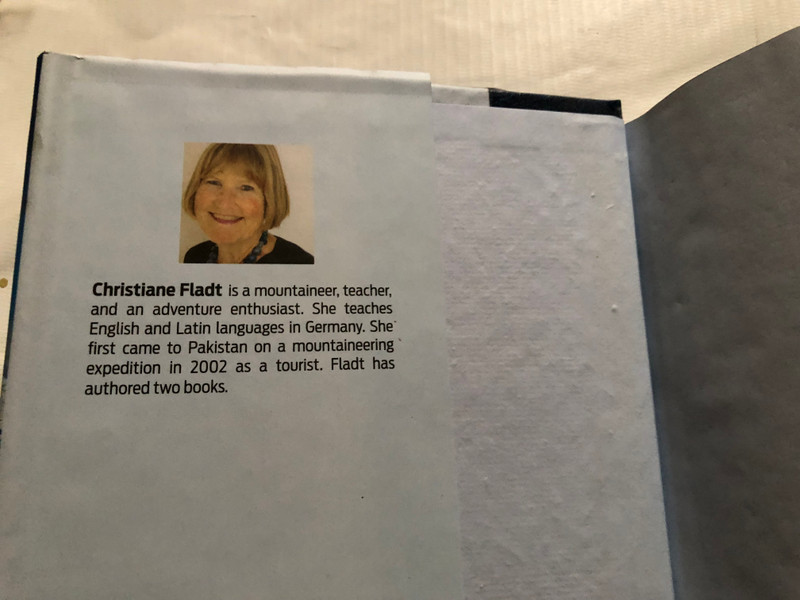 And DEATH WALKS with Them / CHRISTIANE FLADT / Above Eight Thousand Metres with Pakistani Porters from Shimshal / OXFORD UNIVERSITY PRESS / Paperback (9780199407385)