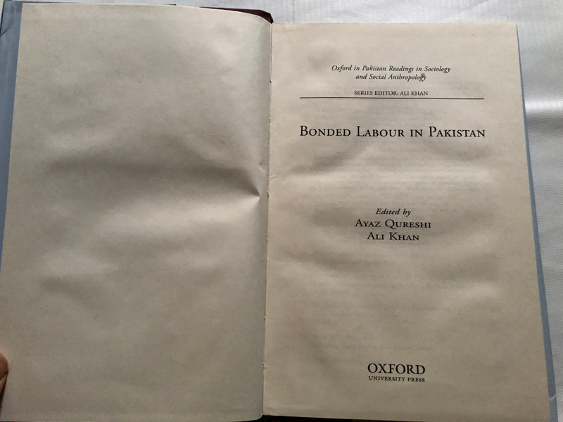 Bonded Labour in Pakistan / Series Editor: ALI KHAN / Edited by AYAZ QURESHI, ALI KHAN / Oxford in Pakistan Readings in Sociology and Social Anthropology / OXFORD UNIVERSITY PRESS / Hardcover (9780199403899)
