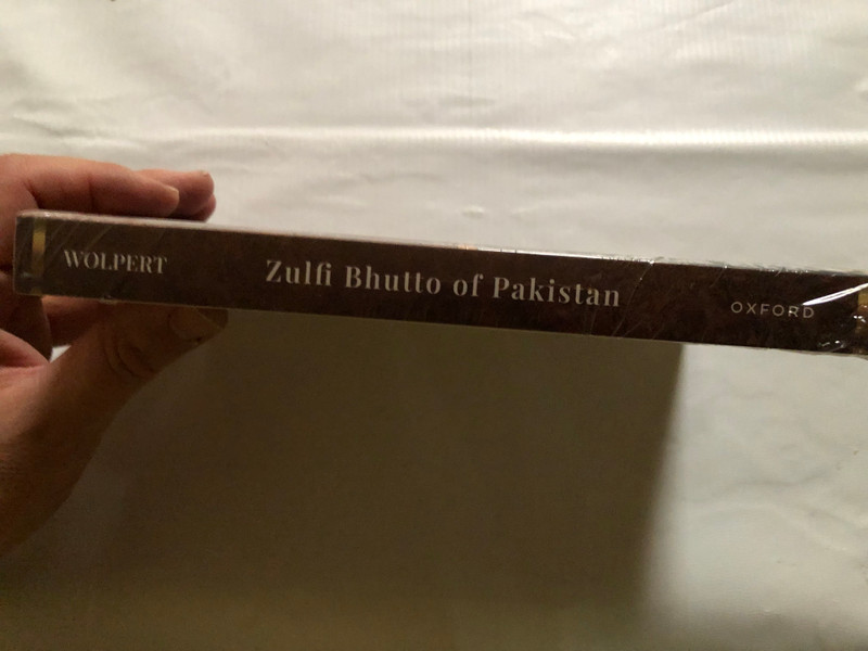 Zulfi Bhutto of Pakistan - His Life and Times / STANLEY WOLPERT / OXFORD PAKISTAN PAPERBACK / Paperback (9780190704278)