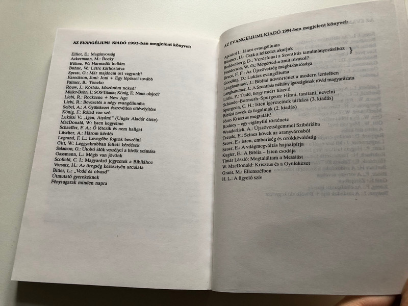 Watchman Nee: Tizenkét tele kosár / Watchman Nee: Twelve full baskets / Several independent sermons by the Chinese Christian author Watchman Nee 