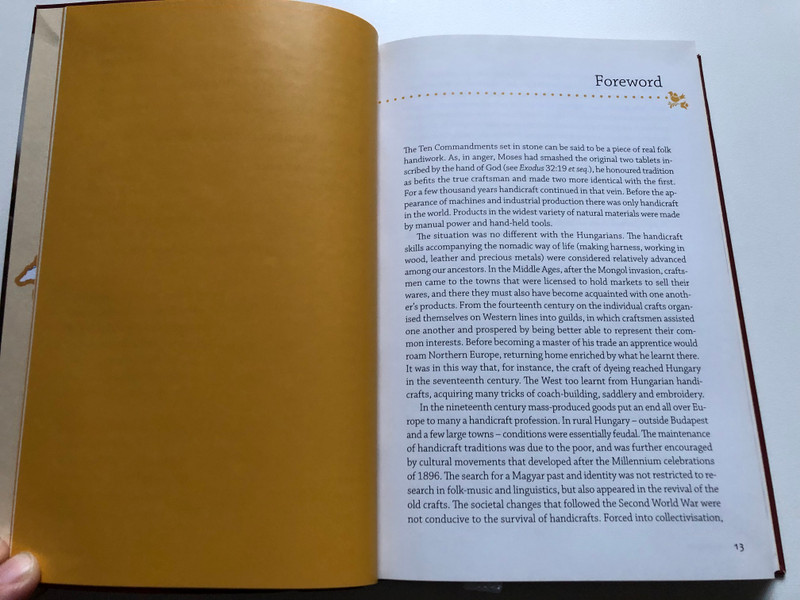 MAGYAR NÉPI KÉZMŰVESSÉG (ANGOL) / HUNGARIAN FOLK CRAFTS (ENGLISH) / A Journey Through Folk Crafts: Discovering the Treasures of Tradition (9789631364194)
