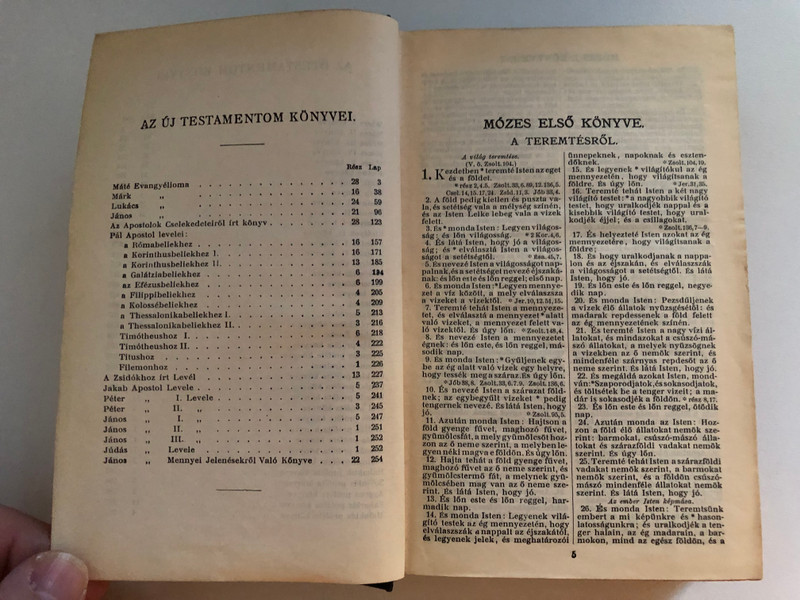 Hungarian Bible 1936 Print  SZENT BIBLIA AZAZ ISTENNEK Ó ÉS ÚJ TESTAMENTOMÁBAN  FOGLALTATOTT EGÉSZ SZENT ÍRÁS.  MAGYAR NYELVRE FORDÍTOTTA KAROLI GÁSPÁR.  BUDAPEST BRIT ÉS KÜLFÖLDI BIBLIA-TÁRSULAT IV., DEÁK-TÉR 4. SZ 1934  Hardcover