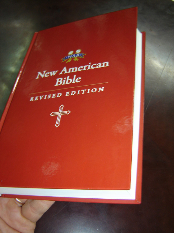 New American Bible (NAB) Revised Edition /  Catholic Bible with Study Notes, Maps and Deuterocanonical Books / 2016 Print