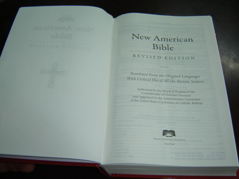 New American Bible (NAB) Revised Edition /  Catholic Bible with Study Notes, Maps and Deuterocanonical Books / 2016 Print