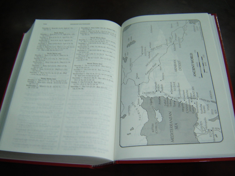 New American Bible (NAB) Revised Edition /  Catholic Bible with Study Notes, Maps and Deuterocanonical Books / 2016 Print