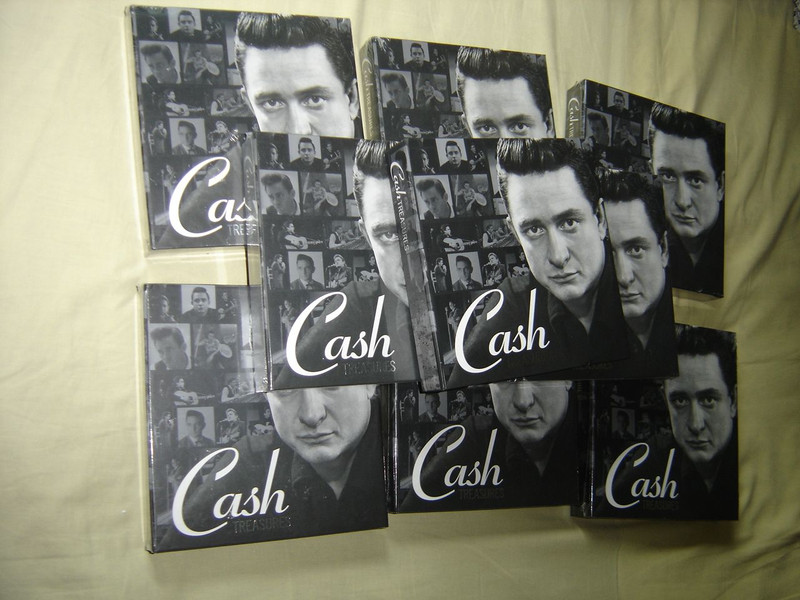 Cash Treasures / Johnny Cash: The Hits, Duets, Gospel Singer - 3 CD Collector's Set (888837444521)