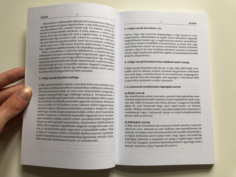 Régi Szavak Kisszótára - A Dictionary of Old Words for Students (9789634094005)