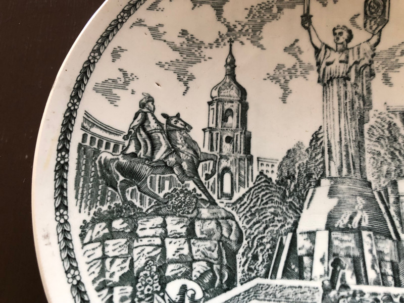 Commemorative Wall Plate — Kyiv 1500 Years, Budyansk Faience Factory, USSR (1982) (Kyiv1500Years)