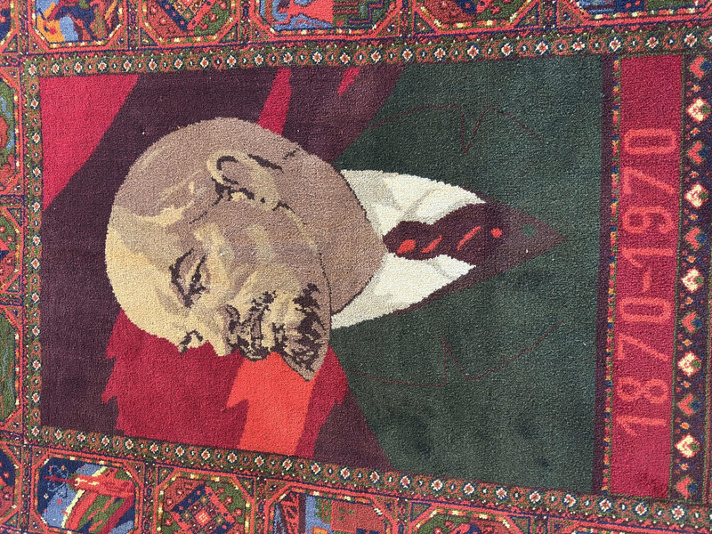 LENIN Rare Carpet from the Soviet Union / Rug size 190 X 150 CM with the portrait of Vladimir Ilich Lenin / Sovjet made rug Collector's item CCCP / U.S.S.R. issued for the anniversary of 100th birthday of Lenin made by Karjakumsky Fabrika