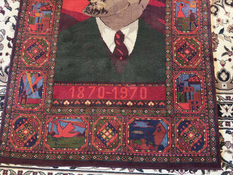 LENIN Rare Carpet from the Soviet Union / Rug size 190 X 150 CM with the portrait of Vladimir Ilich Lenin / Sovjet made rug Collector's item CCCP / U.S.S.R. issued for the anniversary of 100th birthday of Lenin made by Karjakumsky Fabrika