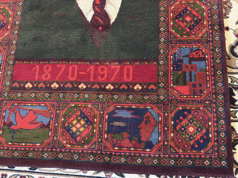 LENIN Rare Carpet from the Soviet Union / Rug size 190 X 150 CM with the portrait of Vladimir Ilich Lenin / Sovjet made rug Collector's item CCCP / U.S.S.R. issued for the anniversary of 100th birthday of Lenin made by Karjakumsky Fabrika