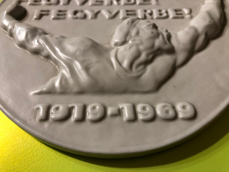 "Fegyverbe! Fegyverbe!": Hungarian People's Republic Commemorative Plaque (1979) (HUN-PLAQUE-7901)