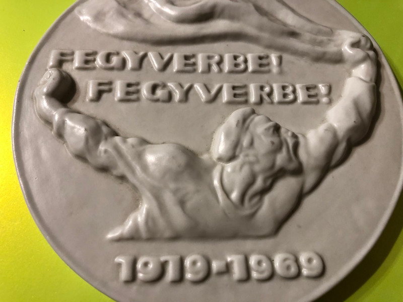 "Fegyverbe! Fegyverbe!": Hungarian People's Republic Commemorative Plaque (1979) (HUN-PLAQUE-7901)