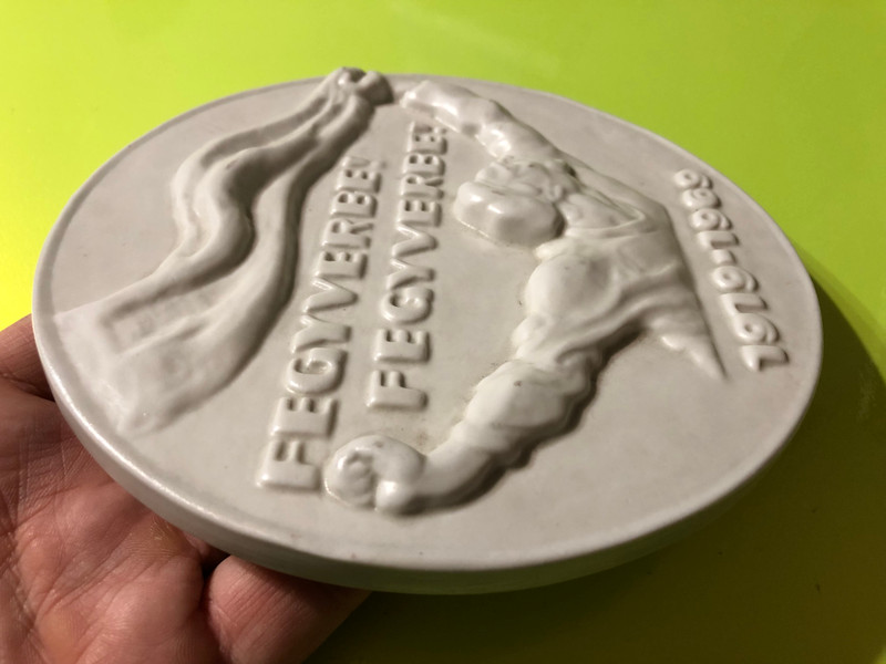 "Fegyverbe! Fegyverbe!": Hungarian People's Republic Commemorative Plaque (1979) (HUN-PLAQUE-7901)