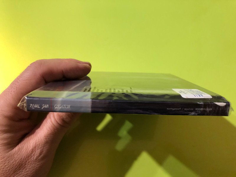 Pearl Jam's 'Gigaton': A High-Energy Return to Alternative Rock Excellence CD (00602508630224)