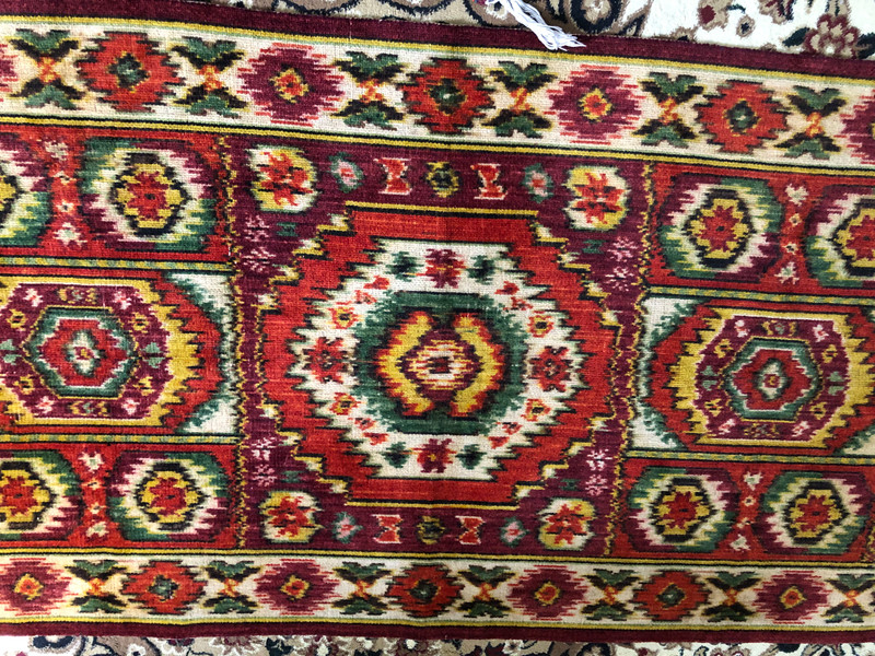 Traditional Central Asian Ikat-Patterned Rug / Hagyományos közép-ázsiai ikat mintás szőnyeg