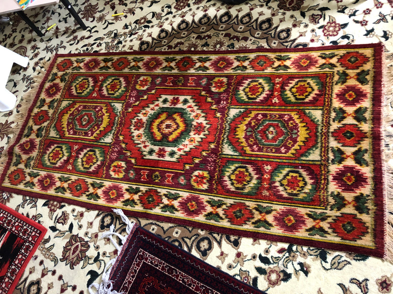 Traditional Central Asian Ikat-Patterned Rug / Hagyományos közép-ázsiai ikat mintás szőnyeg