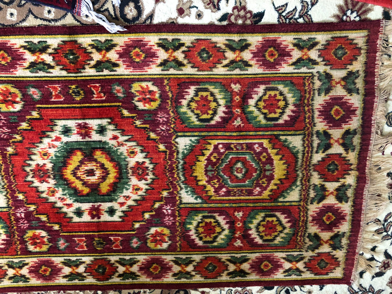 Traditional Central Asian Ikat-Patterned Rug / Hagyományos közép-ázsiai ikat mintás szőnyeg